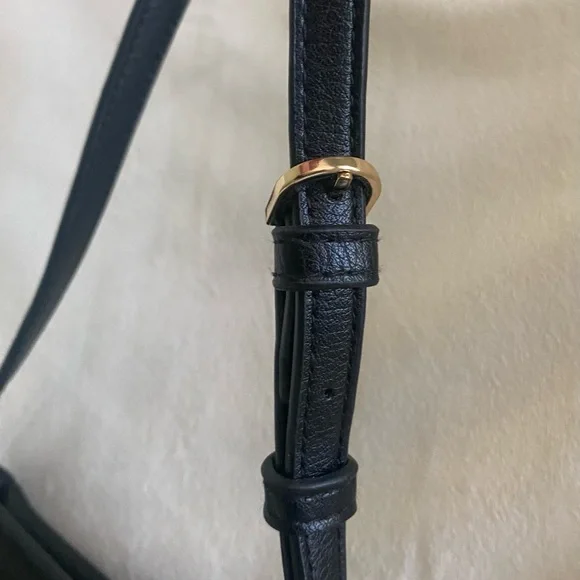 NWOT Vegan Leather Crossbody, Top Zip Closure, interior zip pocket/compartments - Picture 4 of 14
